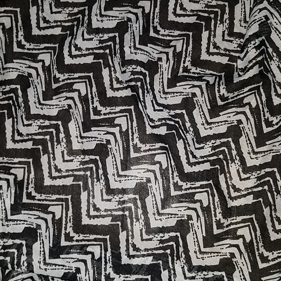 NWOT black and white scarf - Picture 3 of 3